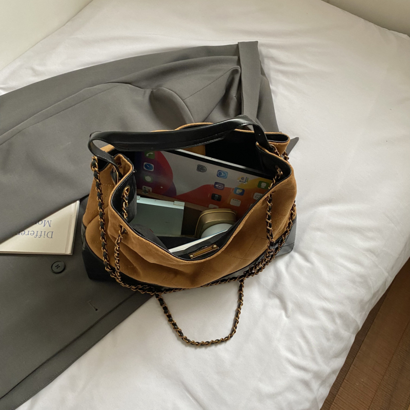 Geantă Tote pentru călătorii de agrement, material PU, formă orizontală pătrată, căptușeală poliester, închidere cu lacăt, buzunare interne pentru telefon și documente