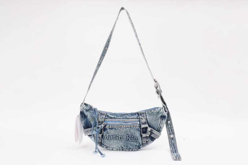 Geantă de umăr din denim Matin Kim pentru femei, formă dumpling, fermoar, buzunar intern cu fermoar, căptușeală din poliester