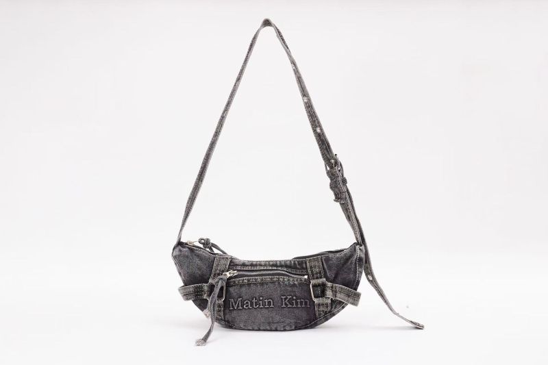 Geantă de umăr din denim Matin Kim pentru femei, formă dumpling, fermoar, buzunar intern cu fermoar, căptușeală din poliester