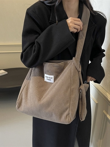 Corduroy tote torba, street trend stil, vertikalni kvadratni oblik, magnetska kopča, unutarnji džep s zipom i ID džep, poliesterska podstava