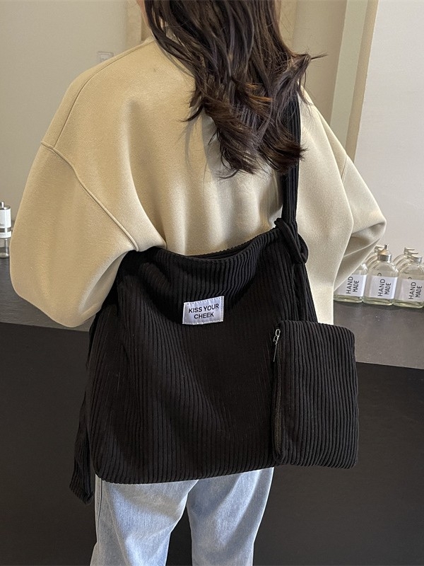 Corduroy tote torba, street trend stil, vertikalni kvadratni oblik, magnetska kopča, unutarnji džep s zipom i ID džep, poliesterska podstava