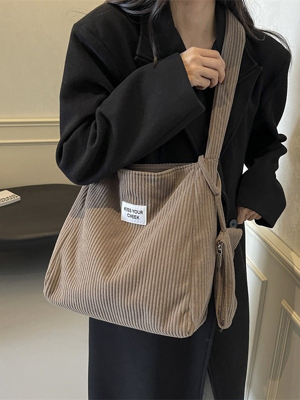 Corduroy tote torba, street trend stil, vertikalni kvadratni oblik, magnetska kopča, unutarnji džep s zipom i ID džep, poliesterska podstava