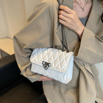 Crossbody torbica s dijamantnim lancem, mala kvadratna forma, PU denim, gradski stil, proljeće 2024, zatvaranje lokotom, podstava od sintetičke kože, unutarnja džep
