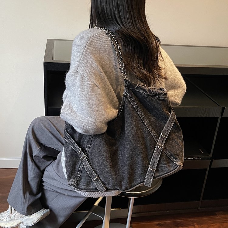 Ženska denim velika kapaciteta tote torba za ležerna putovanja, vodoravni kvadratni oblik, magnetska kopča, jesen 2025
