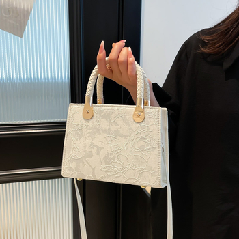 Ženska crossbody torba, horizontalnog kvadratnog oblika, PU materijal, zatvarač, poliester podstava, džep za mobitel