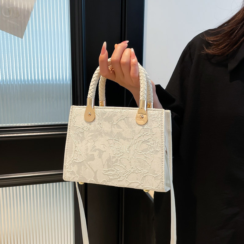 Ženska crossbody torba, horizontalnog kvadratnog oblika, PU materijal, zatvarač, poliester podstava, džep za mobitel