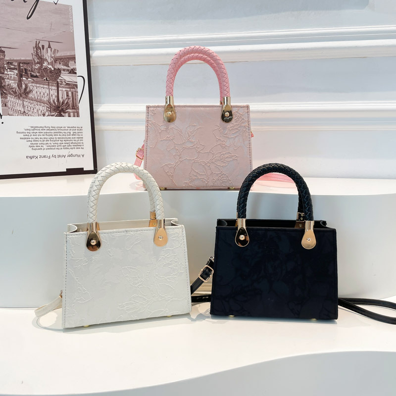 Ženska crossbody torba, horizontalnog kvadratnog oblika, PU materijal, zatvarač, poliester podstava, džep za mobitel