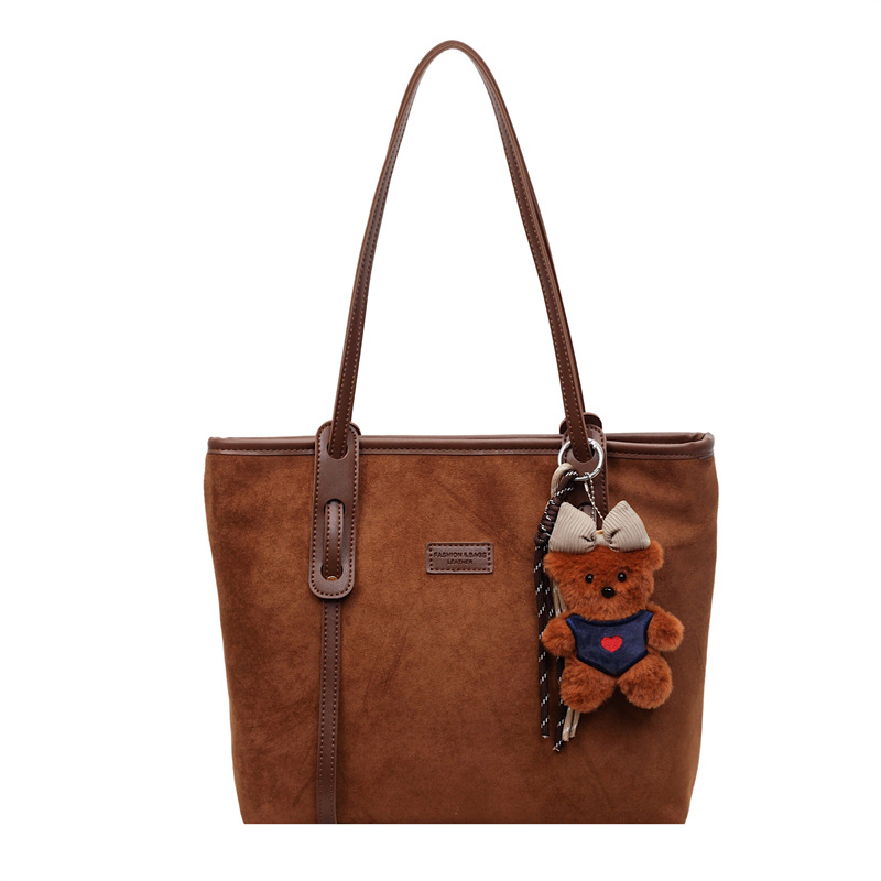 Torba tote u obliku kante, flanel materijal, zatvaranje na zip, podstava od platna, gradski minimalistički stil