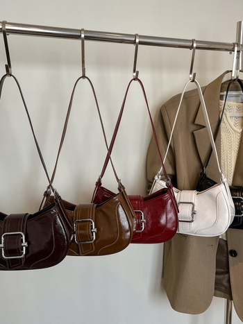 PU kožna crossbody torba, uličnog trenda stil, oblik dumpling, zatvaranje na zip, unutarnji džepovi za telefon i ID, zima 2024
