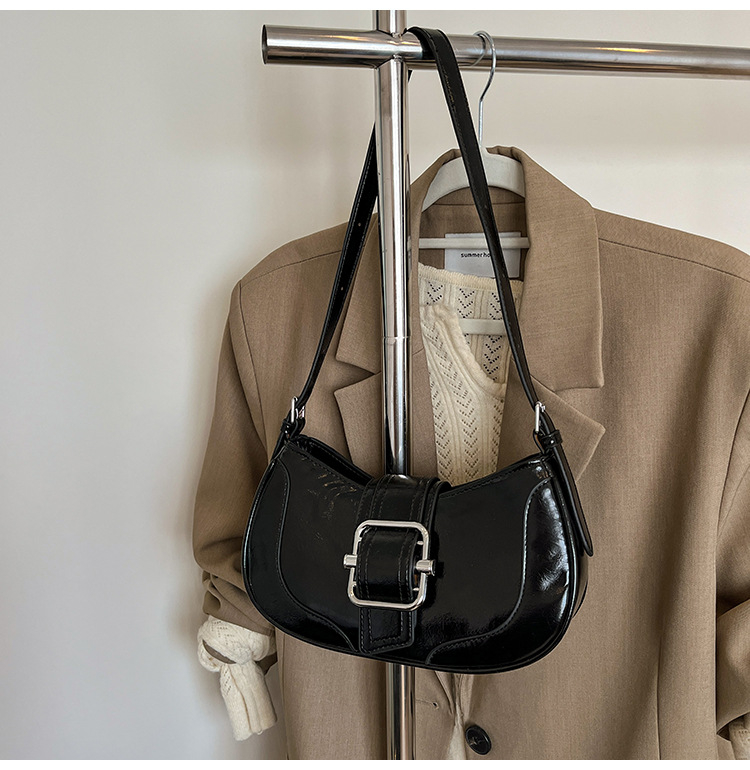 PU kožna crossbody torba, uličnog trenda stil, oblik dumpling, zatvaranje na zip, unutarnji džepovi za telefon i ID, zima 2024