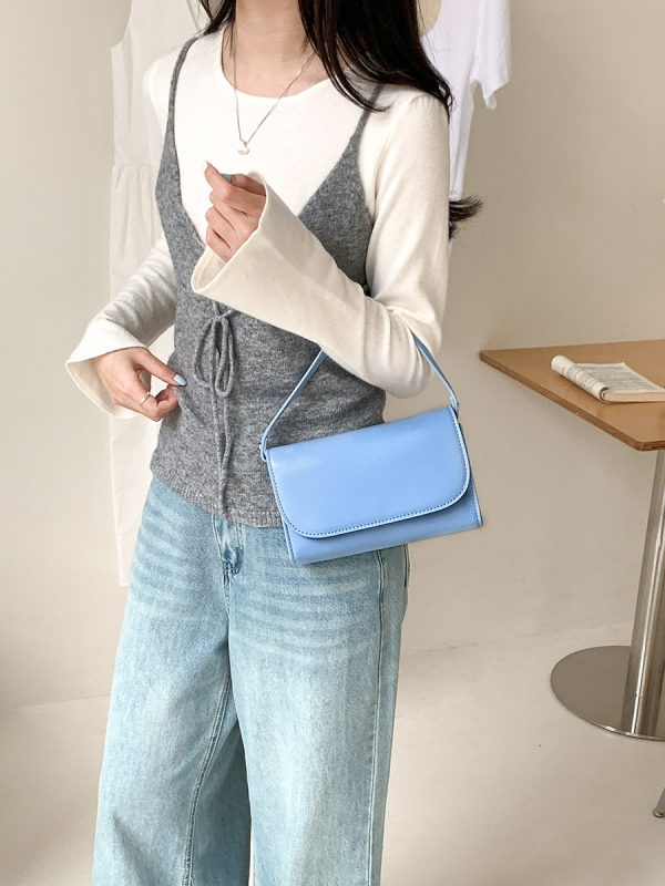 Mala kvadratna crossbody torba — PU materijal, gradski minimalistički stil, horizontalni kvadratni oblik, unutarnja pretinica sa zipom i ID pretinica, Ljeto 2025