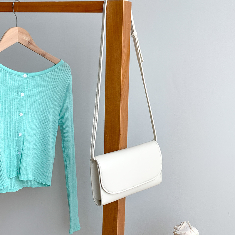 Mala kvadratna crossbody torba — PU materijal, gradski minimalistički stil, horizontalni kvadratni oblik, unutarnja pretinica sa zipom i ID pretinica, Ljeto 2025