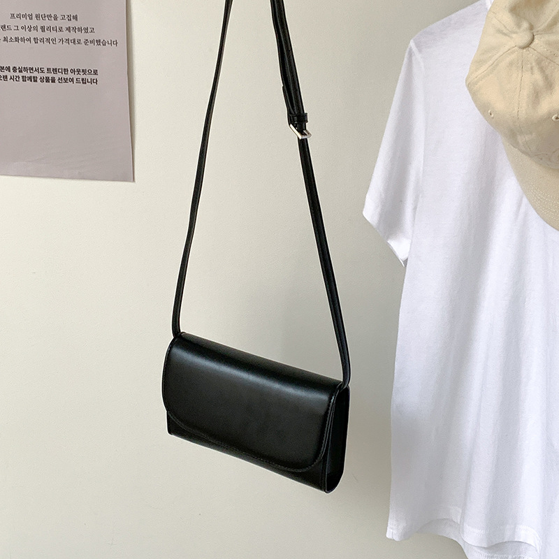 Mala kvadratna crossbody torba — PU materijal, gradski minimalistički stil, horizontalni kvadratni oblik, unutarnja pretinica sa zipom i ID pretinica, Ljeto 2025