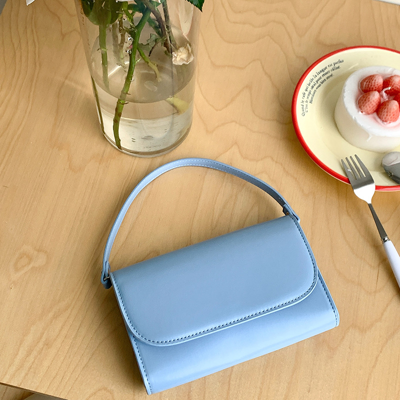 Mala kvadratna crossbody torba — PU materijal, gradski minimalistički stil, horizontalni kvadratni oblik, unutarnja pretinica sa zipom i ID pretinica, Ljeto 2025