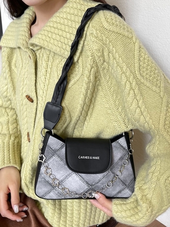 Crossbody torba u uličnoj stilu, PU materijal, horizontalni kvadratni oblik, podstava od poliester, magnetsko zatvaranje, unutarnji pretinci za telefon i ID