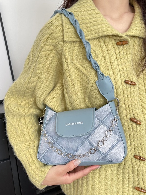 Crossbody torba u uličnoj stilu, PU materijal, horizontalni kvadratni oblik, podstava od poliester, magnetsko zatvaranje, unutarnji pretinci za telefon i ID