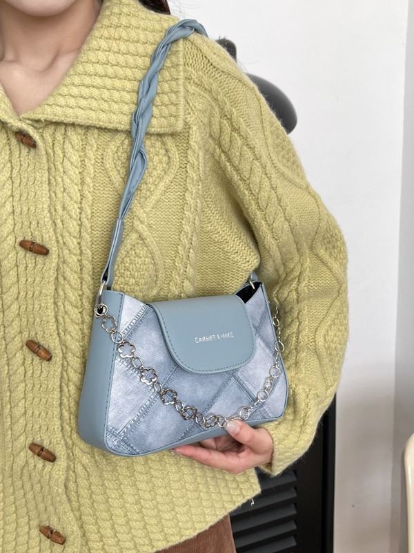 Crossbody torba u uličnoj stilu, PU materijal, horizontalni kvadratni oblik, podstava od poliester, magnetsko zatvaranje, unutarnji pretinci za telefon i ID