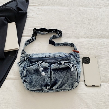 Crossbody torba od denima — gradski stil, zatvarač, vodoravno kvadratnog oblika