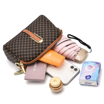 Ženska crossbody torba u ulicnom stilu, dumpling stil, PVC vanjski dio, podstava od poliestera, zatvaranje na zip, unutarnja džep s zipom