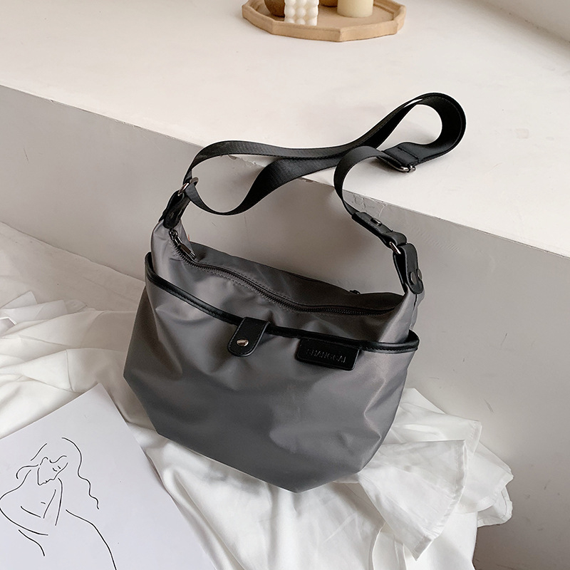 Ženska bucket torba preko ramena, najlon, zatvarač, ovalni oblik, poliester unutarnja podstava