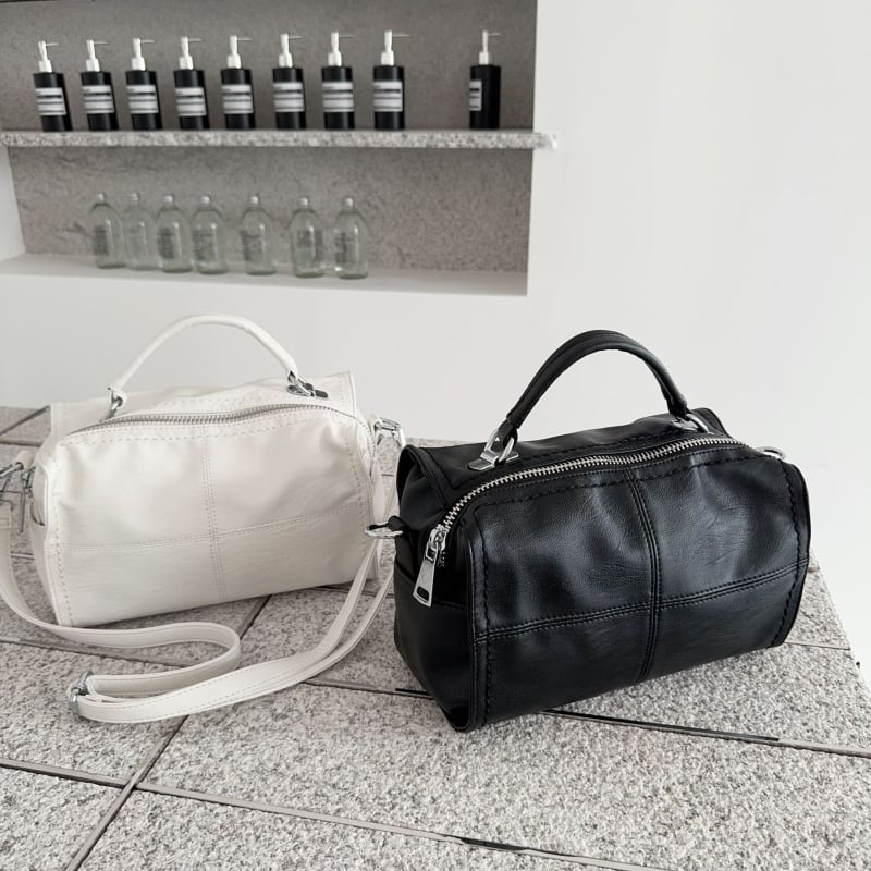 Crossbody táska, PU anyag, utcai divat, kis négyszögletes sziluett, cipzáras nyitás, belső cipzáras zseb és telefontartó zseb, laza szerkezet, egy vállpánt