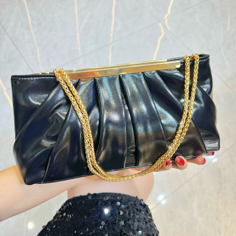 PU večernja clutch torbica s lancem, plisirana, vodoravno četvrtastog oblika, unutarnji džepovi za telefon i dokumente