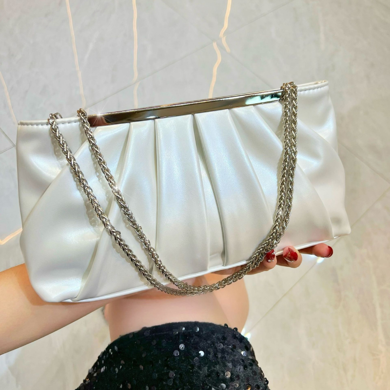 PU večernja clutch torbica s lancem, plisirana, vodoravno četvrtastog oblika, unutarnji džepovi za telefon i dokumente