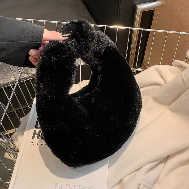 Koreai stílusú plüss klutch táska, horizontális négyszögletes forma, poliészter bélés, belső laminált cipzáras zseb (Anyag: plüss; Stílus: koreai; Forma: horizontális négyszög; Bélés: poliészter; Belső: laminált cipzáras zseb)