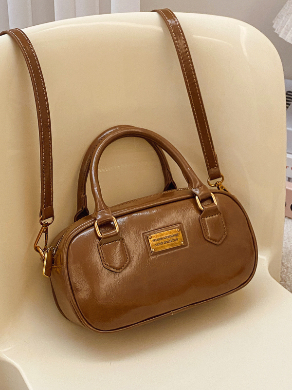 Torba preko ramena crossbody, PU materijal, horizontalni kvadratni oblik, zatvaranje na zip, džepovi za telefon i karticu identiteta, jedna naramenica