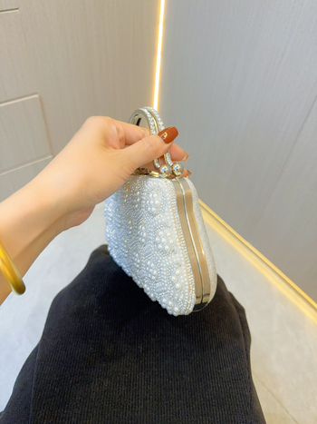 Вечерна чанта с перли, ретро кръстосан дизайн, мини чантичка с форма на черупка за сватби; полиестер отвън и отвътре, джобове за телефон и лична карта, стил Cloud Pack