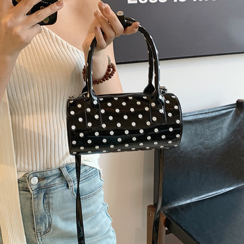 Ženska cilindrična satchel torba – točkasti uzorak, PU materijal, zatvarač, poliester podstava, unutarnji džepovi (zip, džep za mobitel, ID džep) – Boston stil