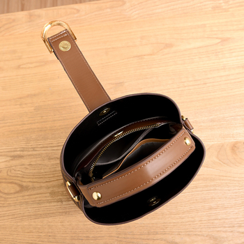 PU vödörtáska - cipzáras záródás, poliészter bélés, dupla vállpánt, mindennapi használatra