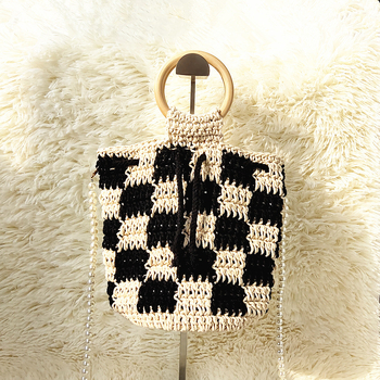 Szövött vödörtáska fa fogantyúval, pamut-len anyag, húzózsinóros nyitás, belső dokumentumzseb, egyenes vállpánt