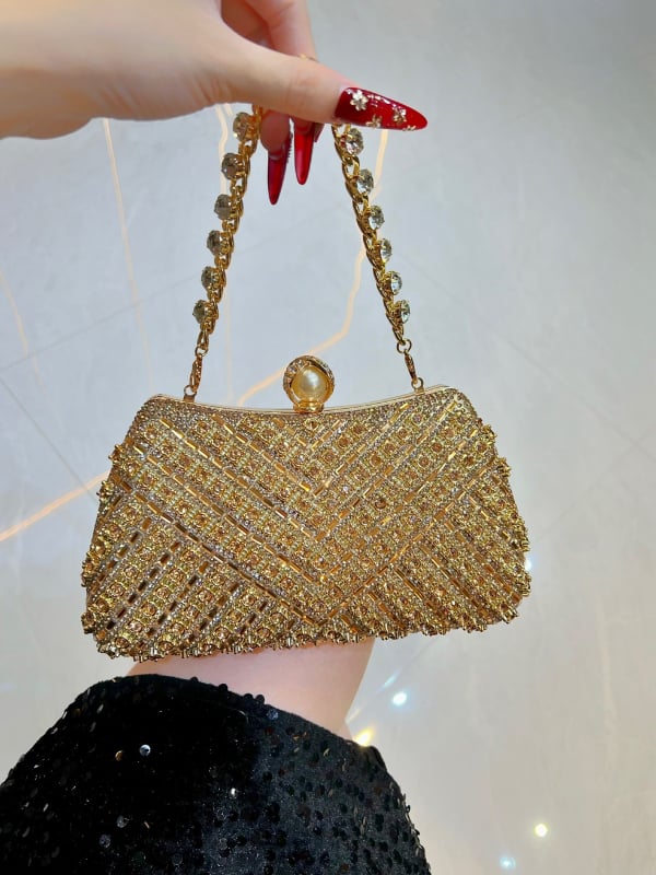 Чанта за ръка с кристални украси, полиестерен материал, кофообразна форма, верижна презрамка, закопчаване с катарама