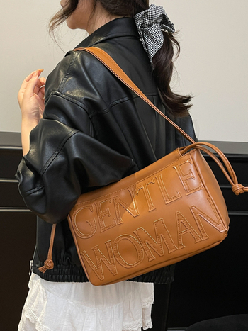 Női PU bőr Crossbody táska, városi minimalist stílus, horizontálisan négyszögletes forma, cipzárral záródik