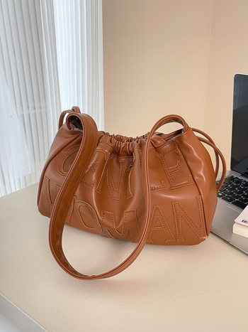 Női PU bőr Crossbody táska, városi minimalist stílus, horizontálisan négyszögletes forma, cipzárral záródik