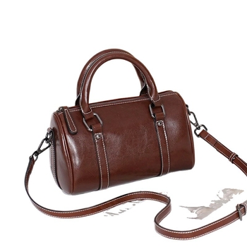 Torba od prave kože Boston crossbody, vodoravni kvadratni oblik, zatvarač, unutarnje džepove: džep sa zatvaračem, džep za telefon, laminirani džep sa zatvaračem, zimska kolekcija 2025