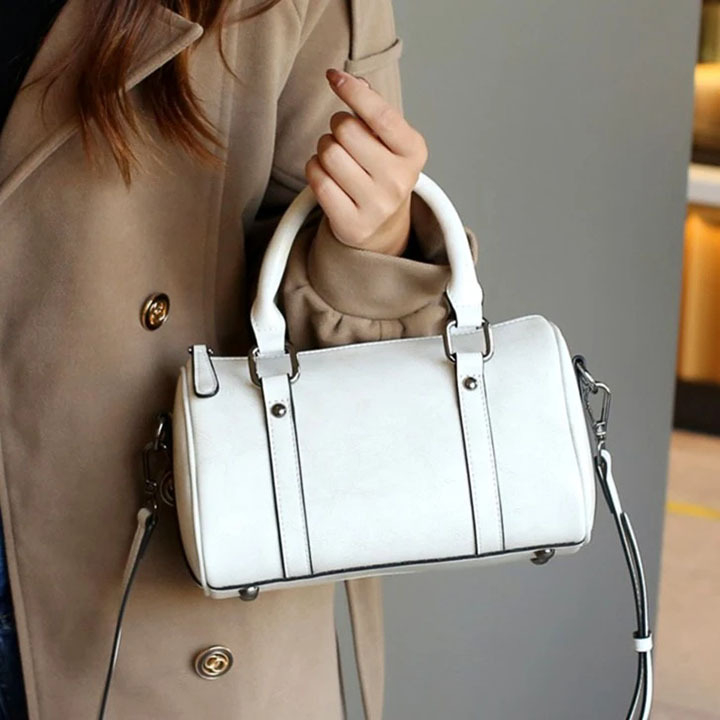 Torba od prave kože Boston crossbody, vodoravni kvadratni oblik, zatvarač, unutarnje džepove: džep sa zatvaračem, džep za telefon, laminirani džep sa zatvaračem, zimska kolekcija 2025