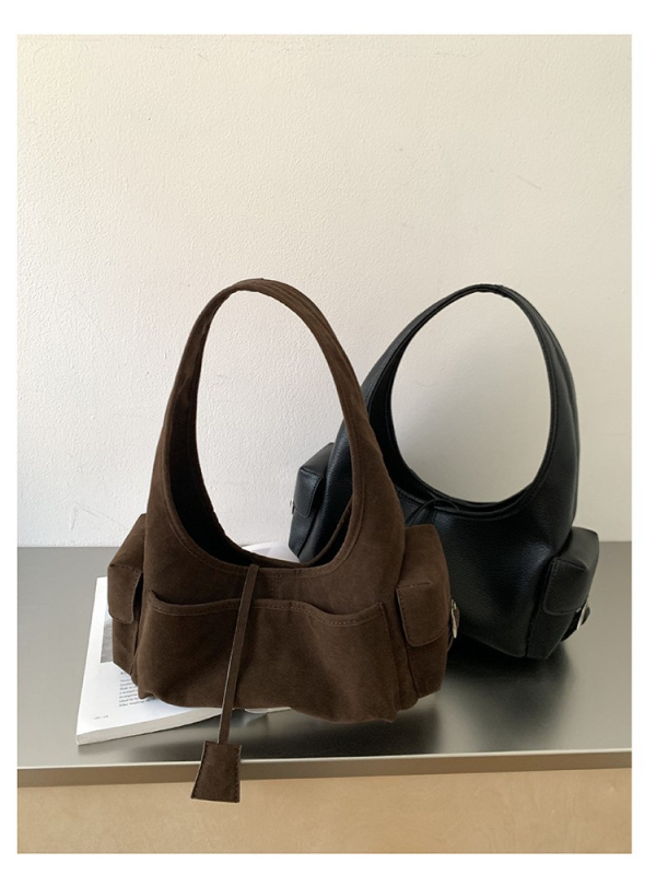 Retro szarvasbőr válltáska, őszi 2025, cipzáros zseb.