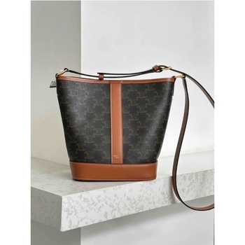 Arc de Triomphe inspirált hengeralakú bucket táska, PVC anyag, zár, belső zsebek telefonhoz és ID-hez