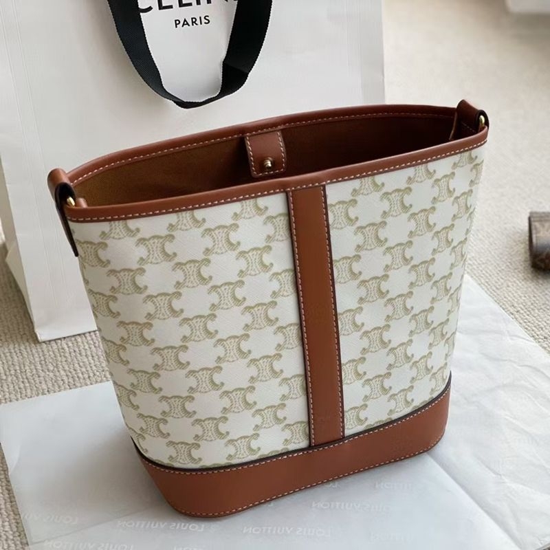 Arc de Triomphe inspirált hengeralakú bucket táska, PVC anyag, zár, belső zsebek telefonhoz és ID-hez