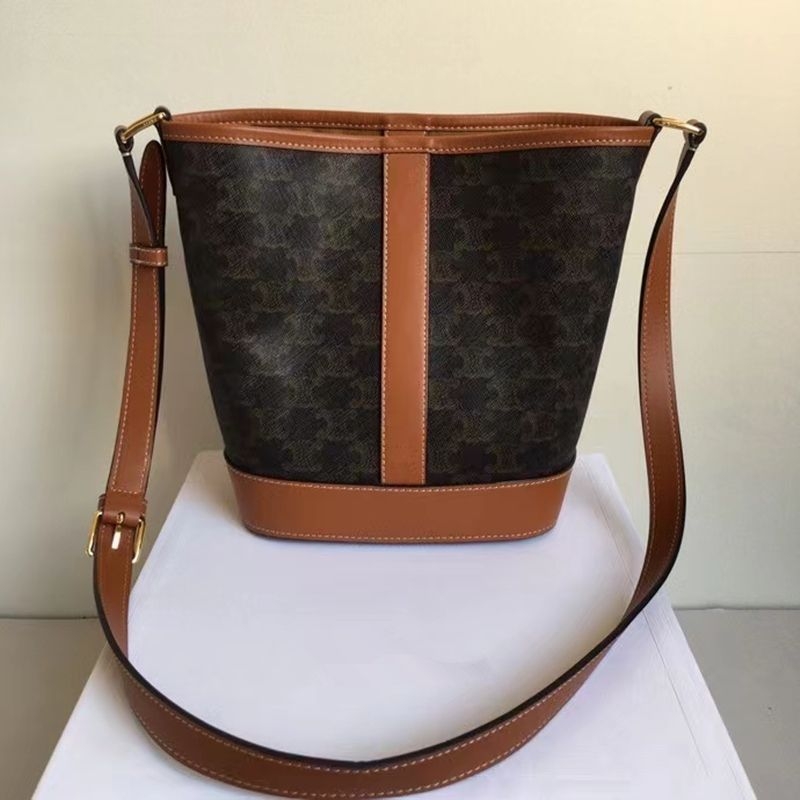 Arc de Triomphe inspirált hengeralakú bucket táska, PVC anyag, zár, belső zsebek telefonhoz és ID-hez