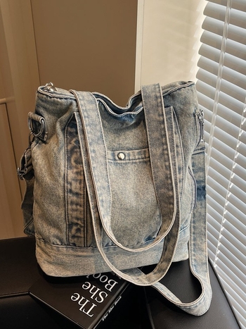 Denim tote torba, vertikalni kvadratni oblik, zatvaranje zipom, unutarnji džep sa zipom, gradski stil