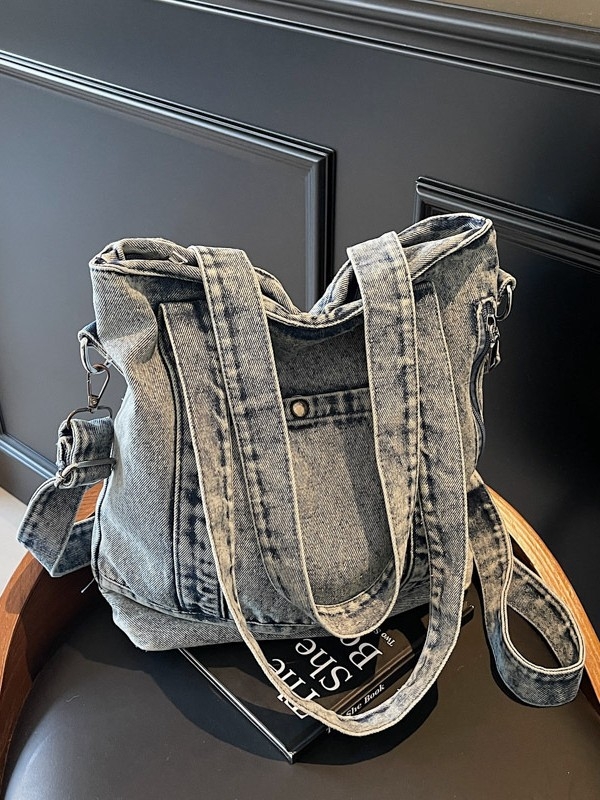 Denim tote torba, vertikalni kvadratni oblik, zatvaranje zipom, unutarnji džep sa zipom, gradski stil