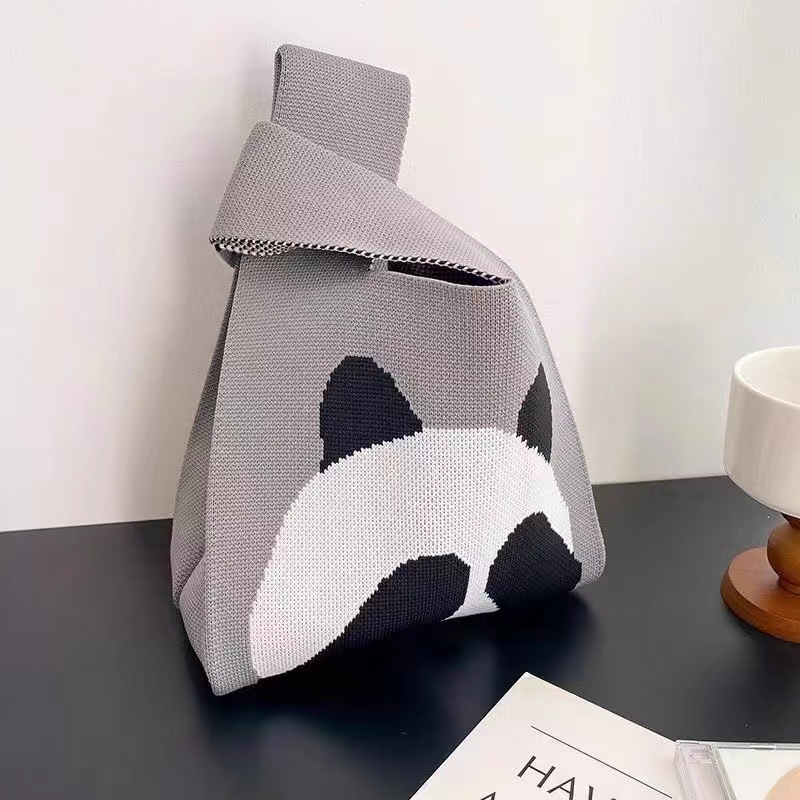 Ženska torba — svjež i sladak stil; materijal: poliester; oblik: vertikalni kvadrat; unutarnja struktura: džep za mobitel, džep za identifikaciju, džep za kameru; vanjski džep: otvoreni džep