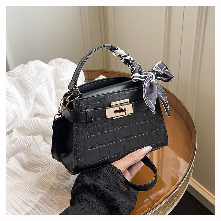 Ženska torbica za rame i crossbody - Korejski stil, elegantna lagana luksuzna torba, ulični stil (Jesen 2025, PU, vodoravni kvadratni oblik, magnetska kopča, bez podstavke)