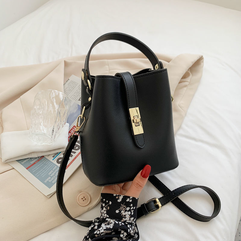 Bucket torba, casual stil, poliester, PU podstava, otvaranje s poklopcem