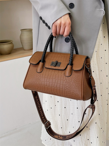 Ženska Saddle Bag torba preko ramena - PU koža, zatvarač, unutarnji džepovi, poliester podstava, vodoravni kvadratni oblik