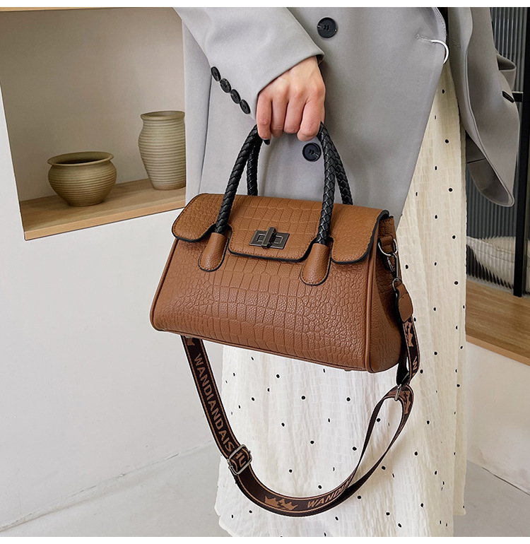 Ženska Saddle Bag torba preko ramena - PU koža, zatvarač, unutarnji džepovi, poliester podstava, vodoravni kvadratni oblik