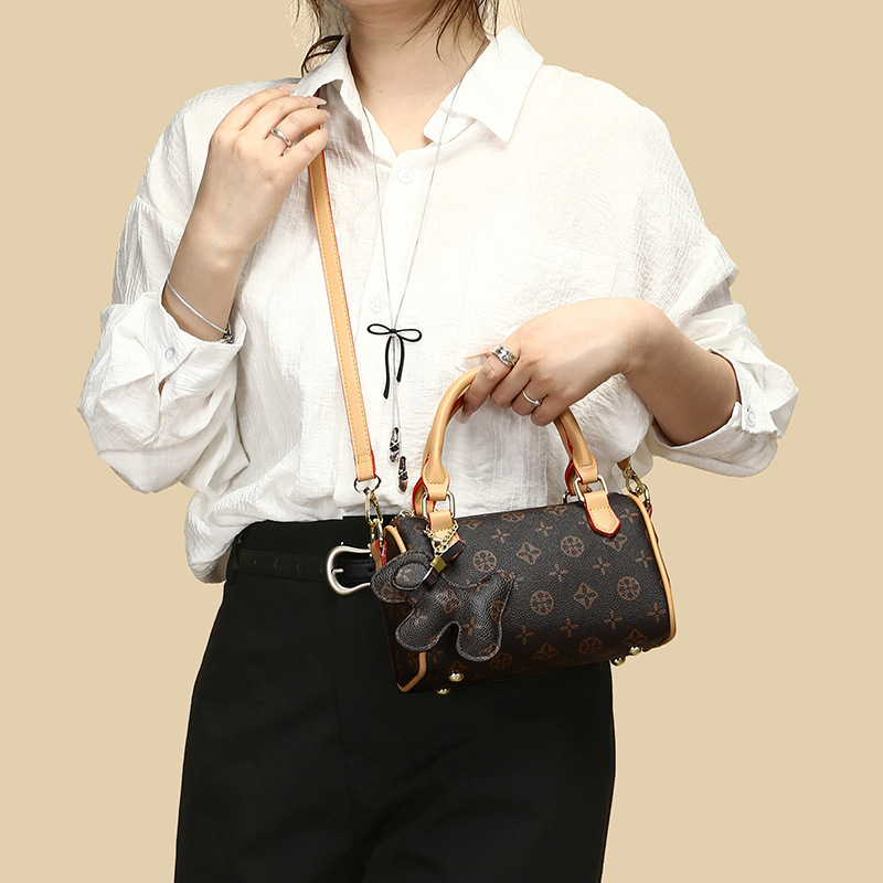 Ženska crossbody torba s gradskim minimalističkim stilom, vodoravni kvadratni oblik, zatvarač, unutarnji džep sa zatvaračem, podstava od poliestera